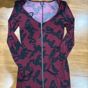 bebe Burgundy Abstract Print Long Sleeve Zip Front Dress